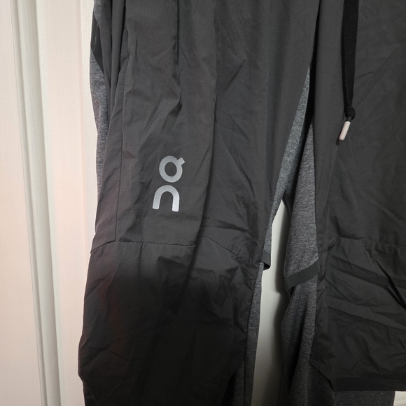 On Cloud Running Pants Women's Two Toned Size XS - Picture 3 of 8